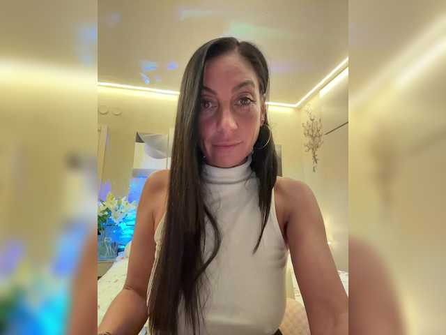 le modèle IrinkaGata est en webcam porno dans un show sur le site bongacams, il possède les tags suivants: White/Caucasian,Brunette,Shaved