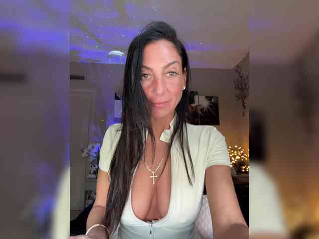 IrinkaGata Live Webcam on BongaCams