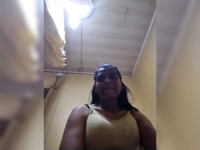 le modèle Royblackhot est en webcam porno dans un show sur le site bongacams, il possède les tags suivants: Ebony,Brunette,Trimmed