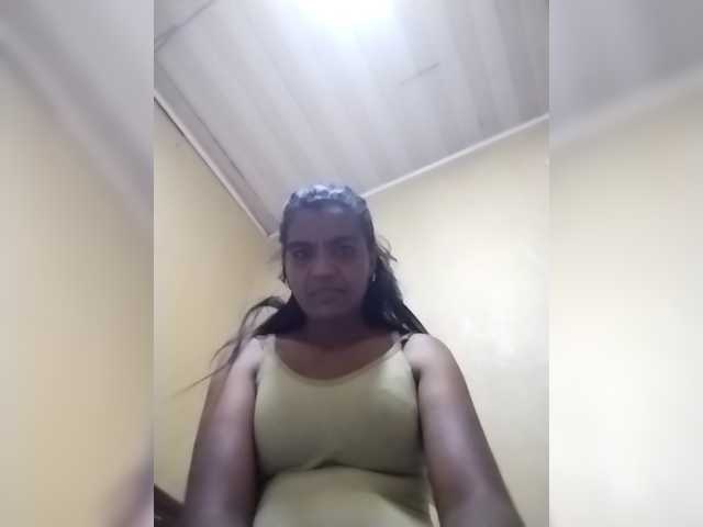 le modèle Royblackhot est en webcam porno dans un show sur le site bongacams, il possède les tags suivants: Ebony,Brunette,Trimmed