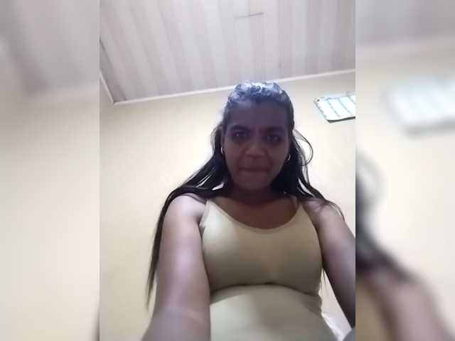 le modèle Royblackhot est en webcam porno dans un show sur le site bongacams, il possède les tags suivants: Ebony,Brunette,Trimmed