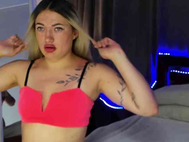 MikkiShows webcam