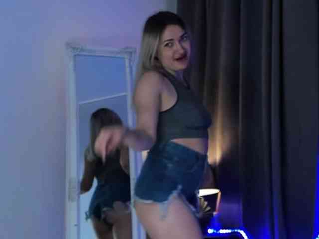striptease chat room MikkiShows