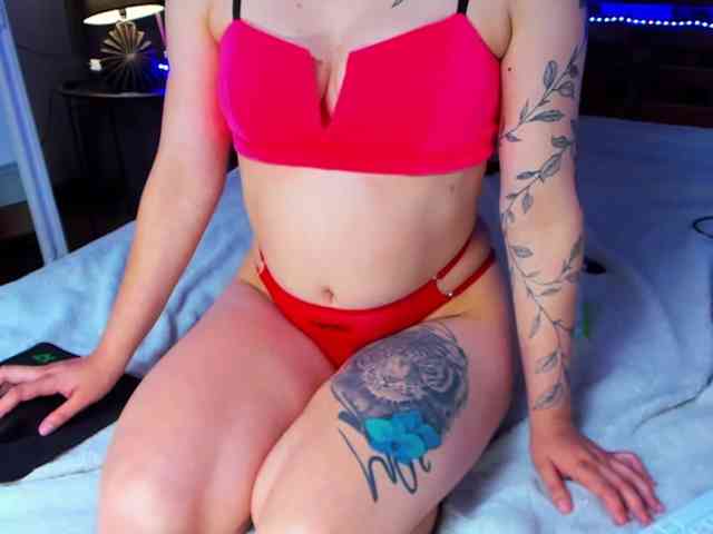 MikkiShows webcam