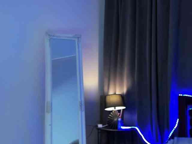 MikkiShows's webcam live show