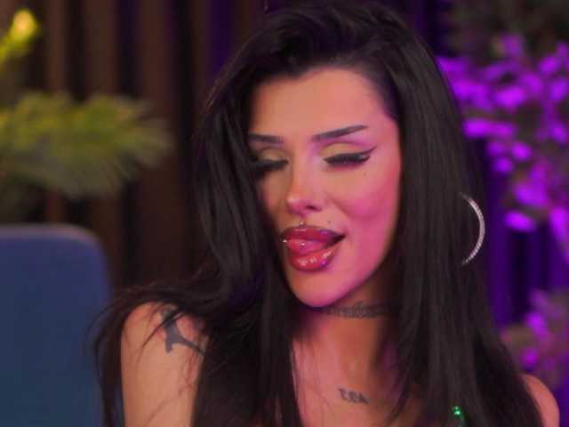 ChicaOra's BongaCams show and profile