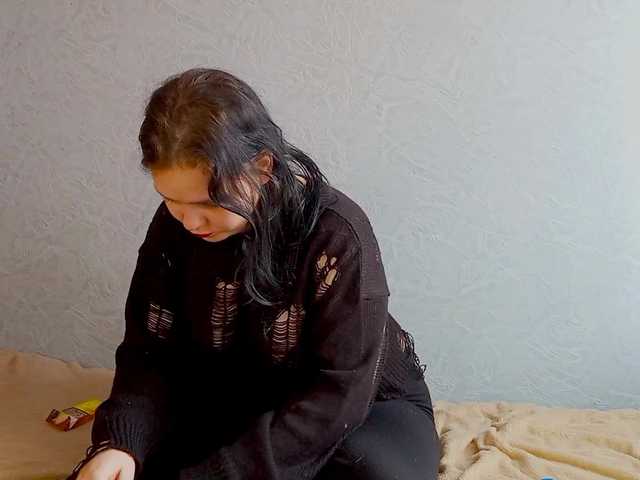 SweetPiggy13's BongaCams show and profile