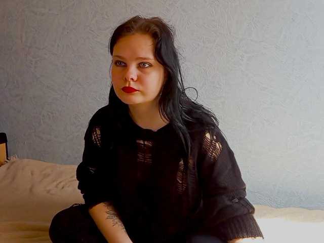 SweetPiggy13's BongaCams show and profile