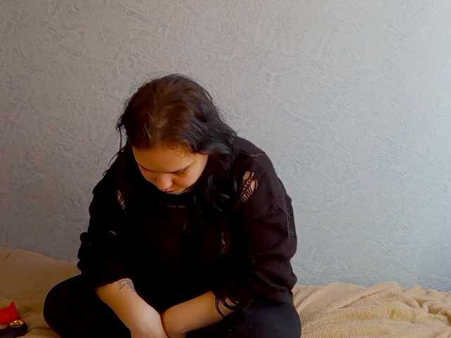 SweetPiggy13's BongaCams show and profile