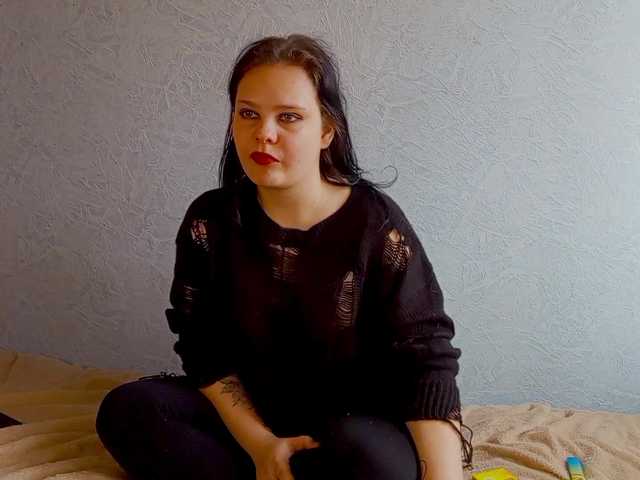 SweetPiggy13's BongaCams show and profile