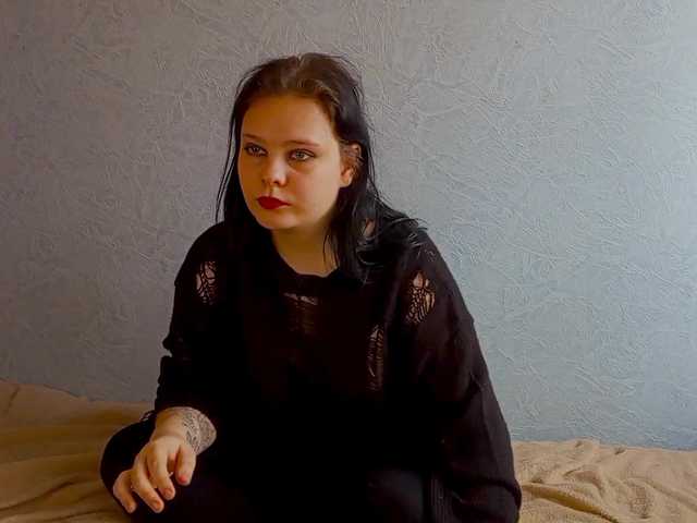 SweetPiggy13's BongaCams show and profile