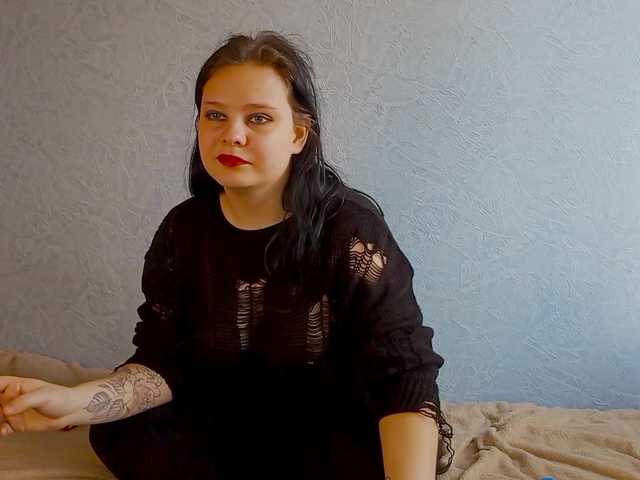 SweetPiggy13's BongaCams show and profile