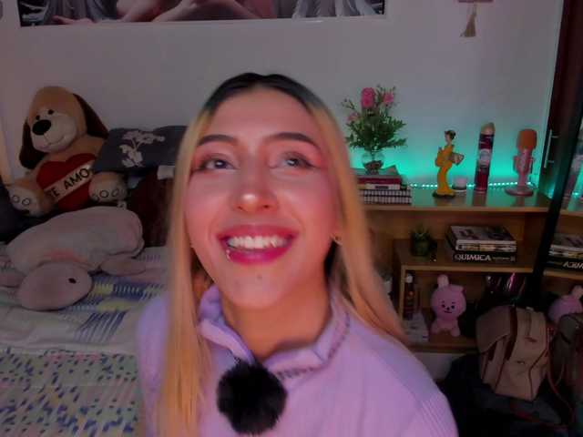 CuteWee420's BongaCams show and profile