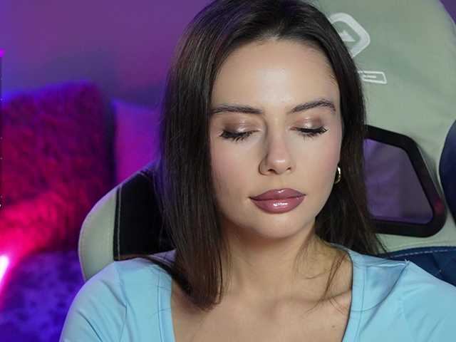 go to chat with Allla