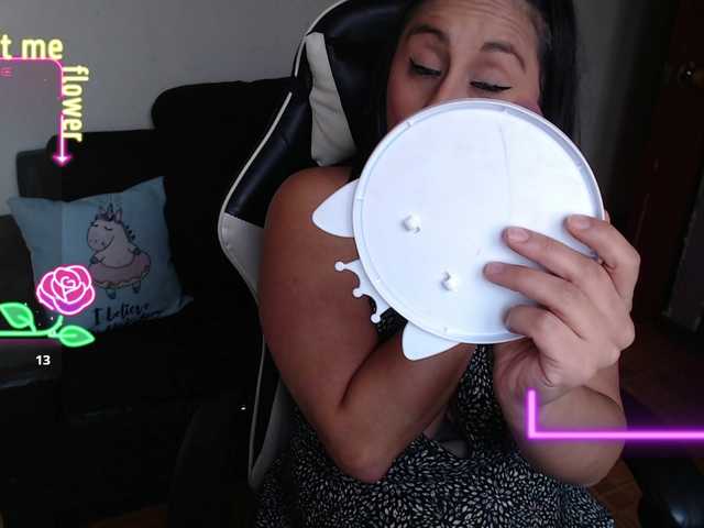 SophiaaVega's BongaCams show and profile