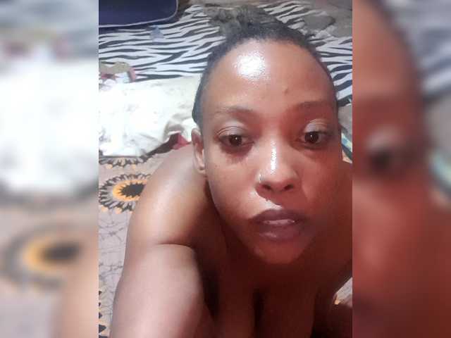 Hennesy-Camila's BongaCams show and profile