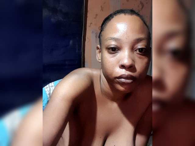 Hennesy-Camila's BongaCams show and profile