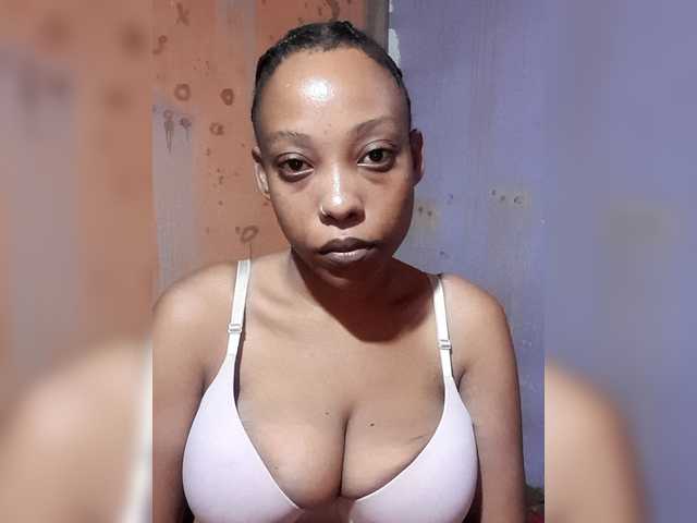 Hennesy-Camila's BongaCams show and profile