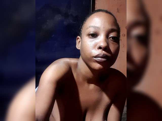 Hennesy-Camila's BongaCams show and profile