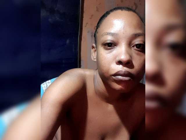 Hennesy-Camila's BongaCams show and profile