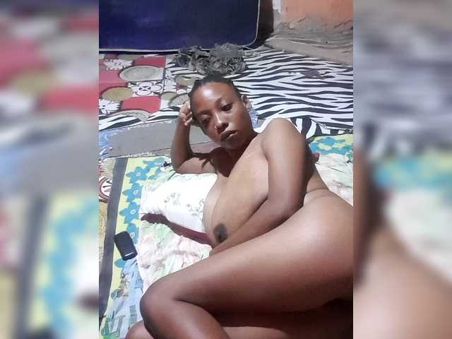 Hennesy-Camila's BongaCams show and profile