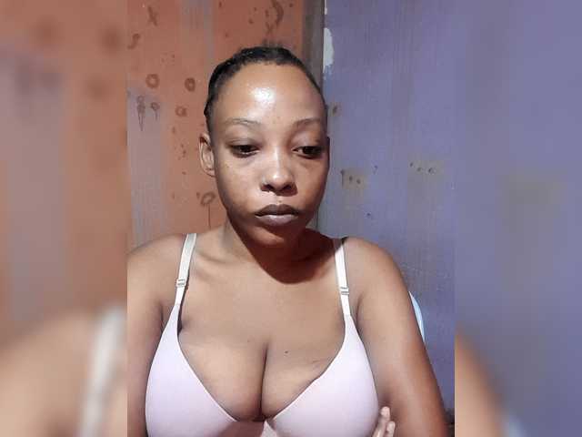 Hennesy-Camila's BongaCams show and profile