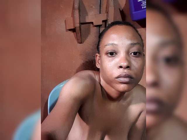 Hennesy-Camila's BongaCams show and profile