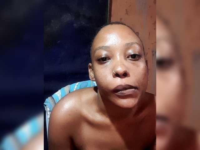 Hennesy-Camila's BongaCams show and profile