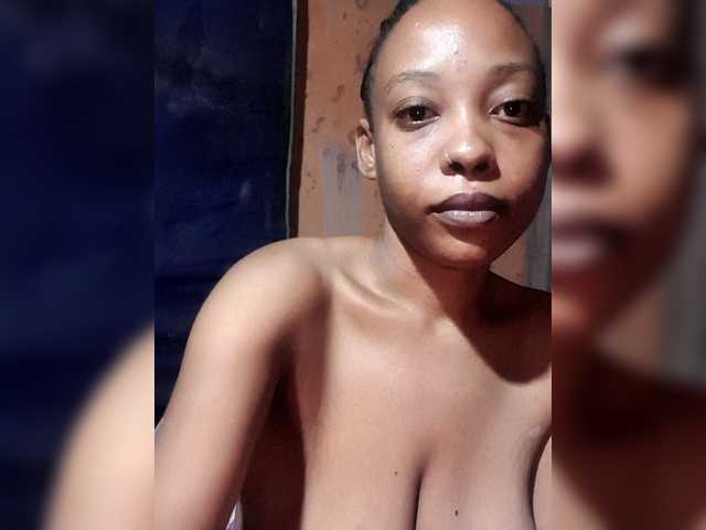 Hennesy-Camila's BongaCams show and profile