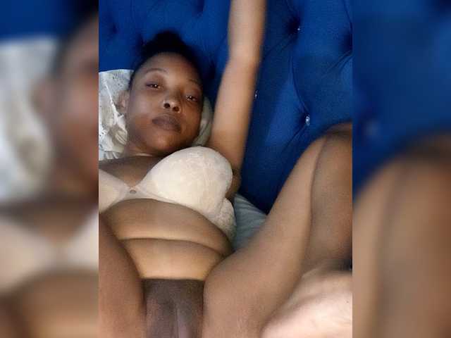 Hennesy-Camila's BongaCams show and profile