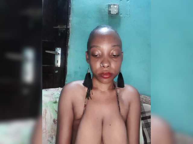 Hennesy-Camila's BongaCams show and profile