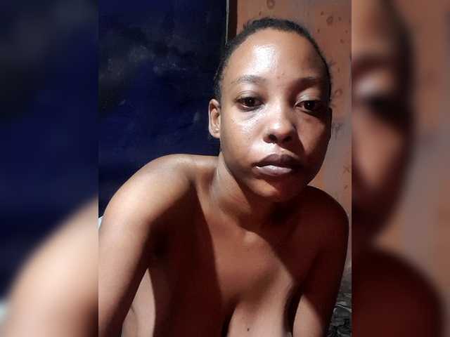 Hennesy-Camila's BongaCams show and profile