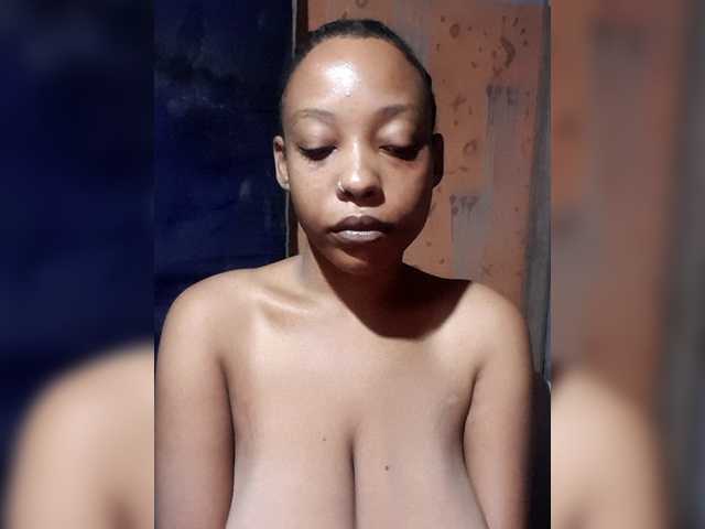 Hennesy-Camila's BongaCams show and profile