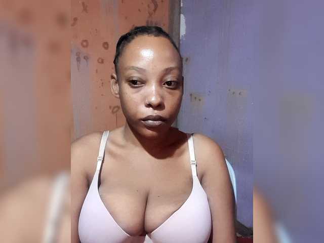 Hennesy-Camila's BongaCams show and profile