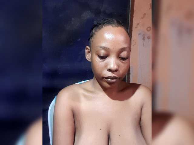 Hennesy-Camila's BongaCams show and profile