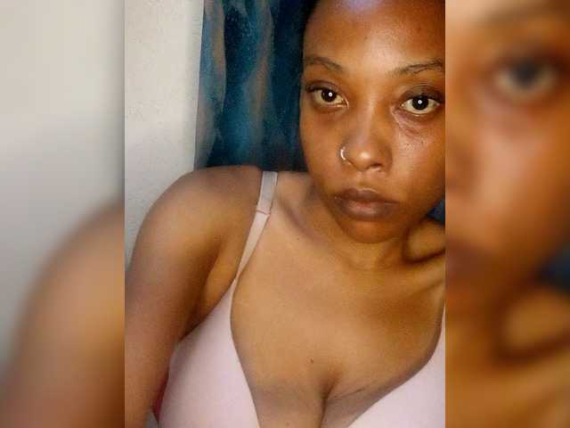 Hennesy-Camila's BongaCams show and profile