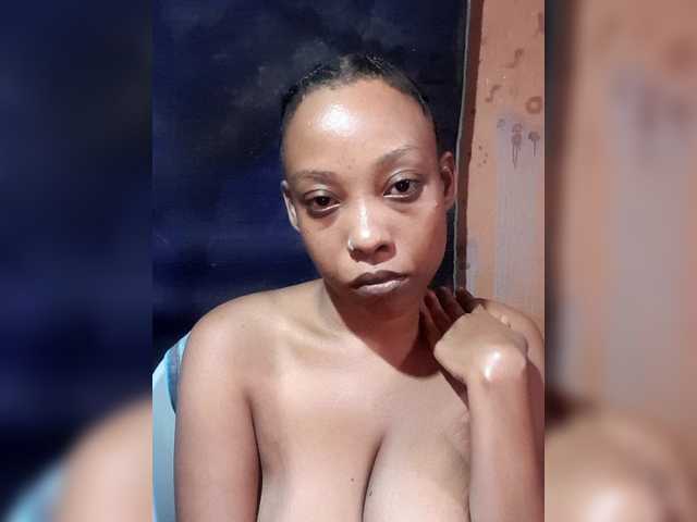 Hennesy-Camila's BongaCams show and profile