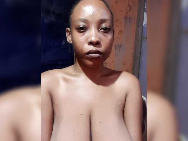 Hennesy-Camila's BongaCams show and profile