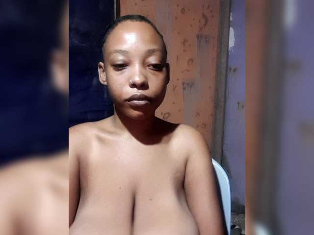 Hennesy-Camila's BongaCams show and profile