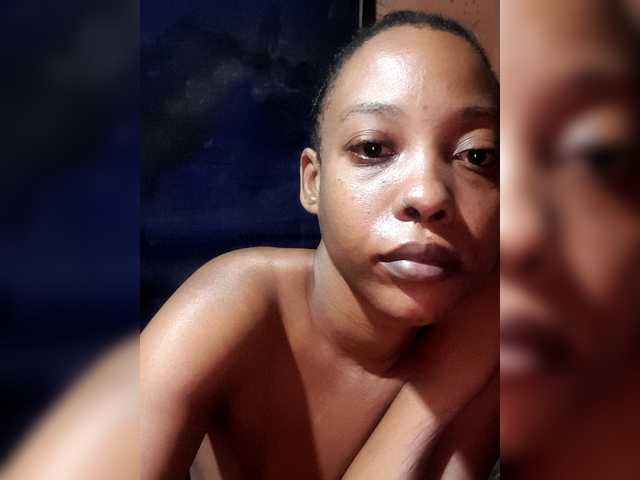 Hennesy-Camila's BongaCams show and profile