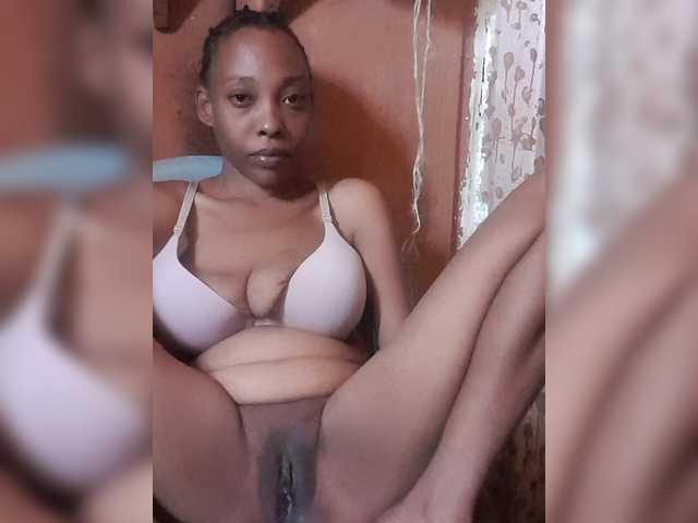 Hennesy-Camila's BongaCams show and profile