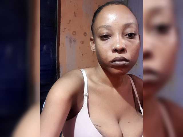 Hennesy-Camila's BongaCams show and profile