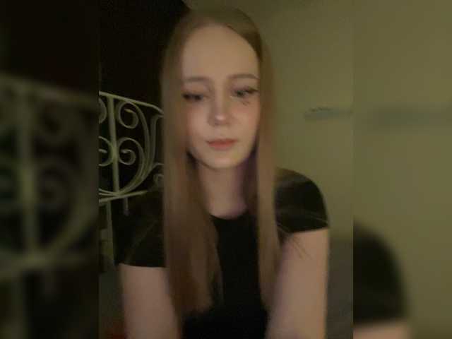 LolaMin live cam profile