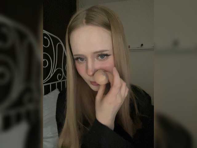 LolaMin's BongaCams show and profile