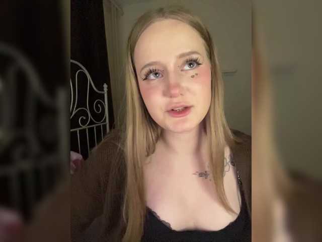 LolaMin's BongaCams show and profile