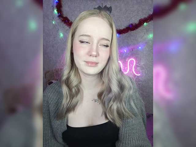 LolaMin's BongaCams show and profile