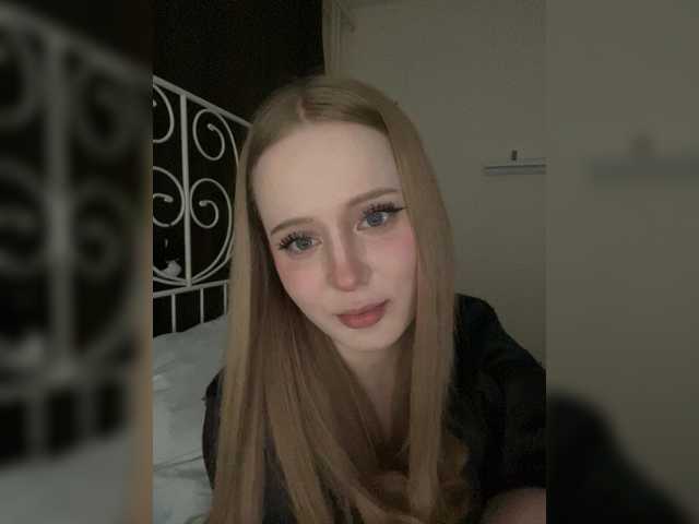 LolaMin's BongaCams show and profile