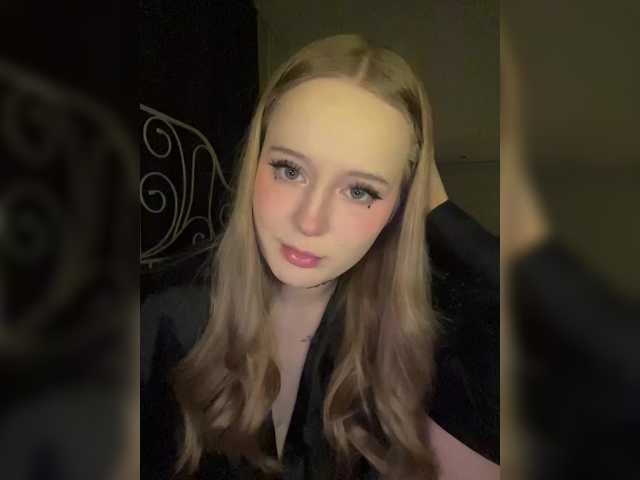 LolaMin's BongaCams show and profile