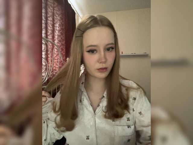 LolaMin's BongaCams show and profile