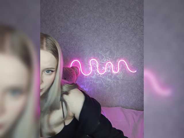 LolaMin's BongaCams show and profile